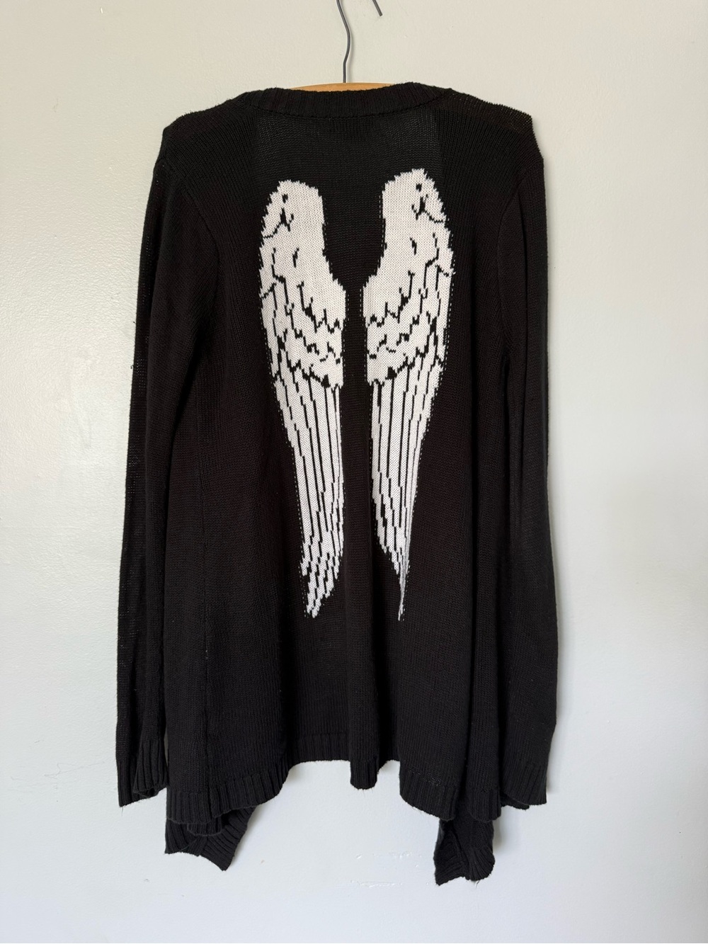 size MEDIUM Hot Topic fallen ANGEL WING black & white flyaway cardigan sweater